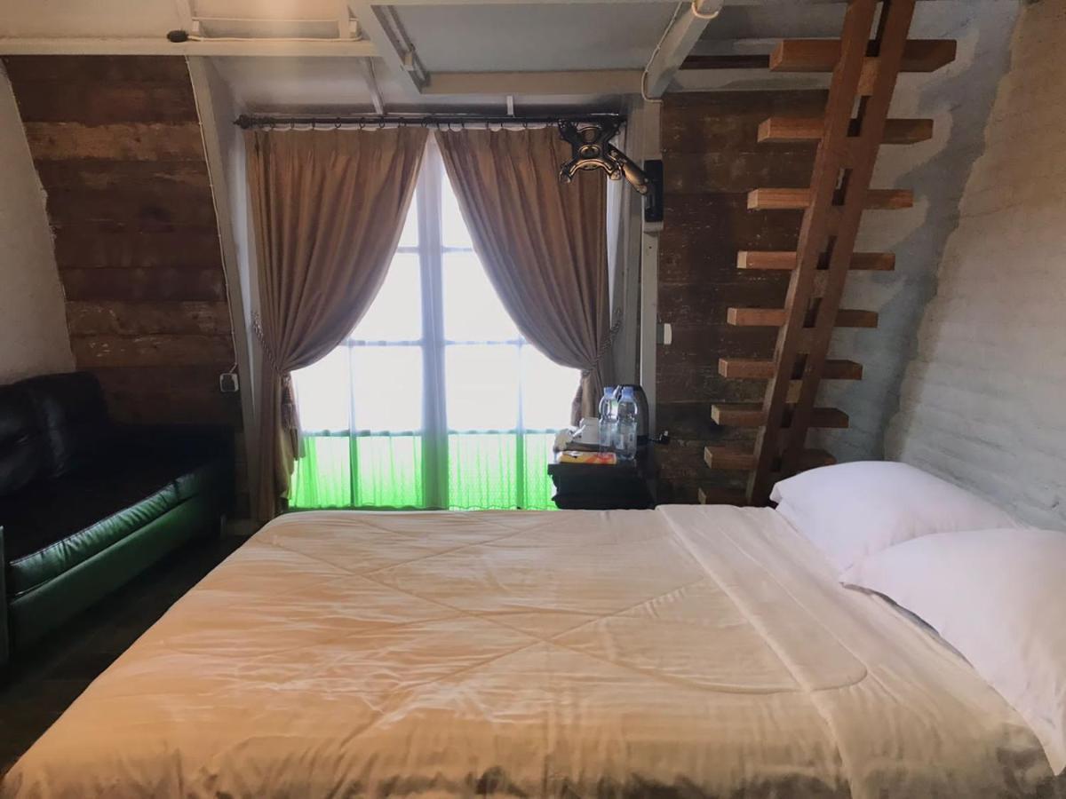 جيبارا Villa Isabella Putri B&B المظهر الخارجي الصورة