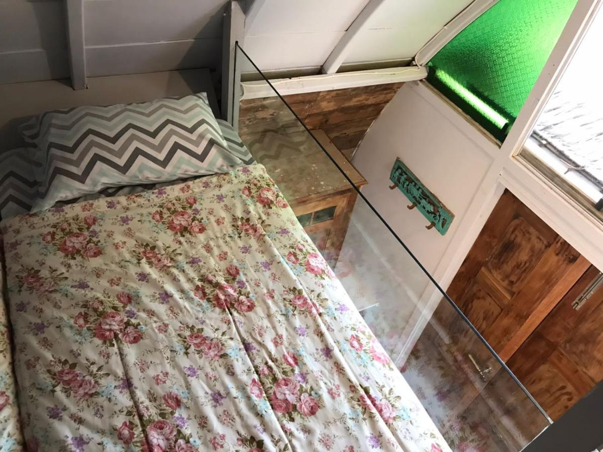 جيبارا Villa Isabella Putri B&B المظهر الخارجي الصورة
