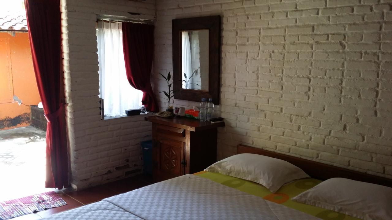 جيبارا Villa Isabella Putri B&B المظهر الخارجي الصورة