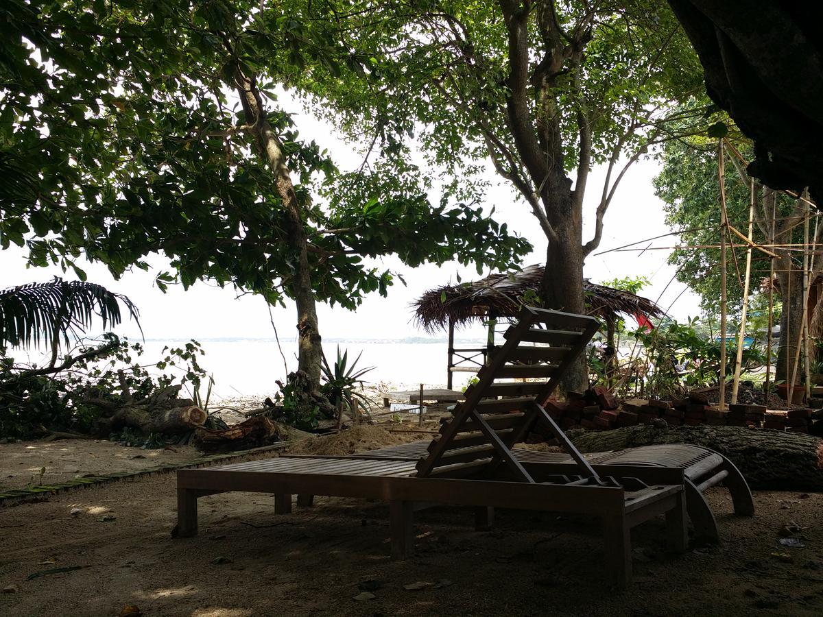جيبارا Villa Isabella Putri B&B المظهر الخارجي الصورة