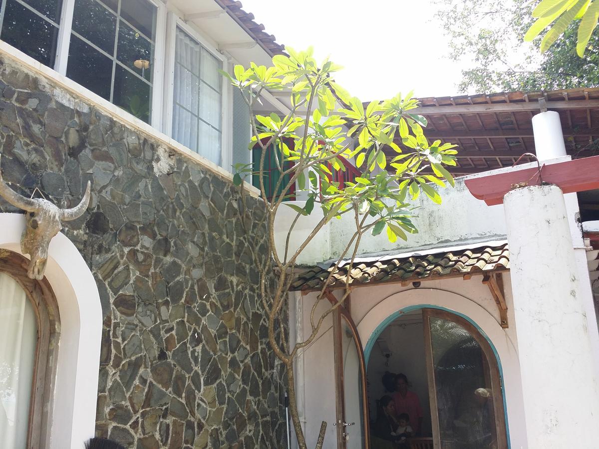 جيبارا Villa Isabella Putri B&B المظهر الخارجي الصورة