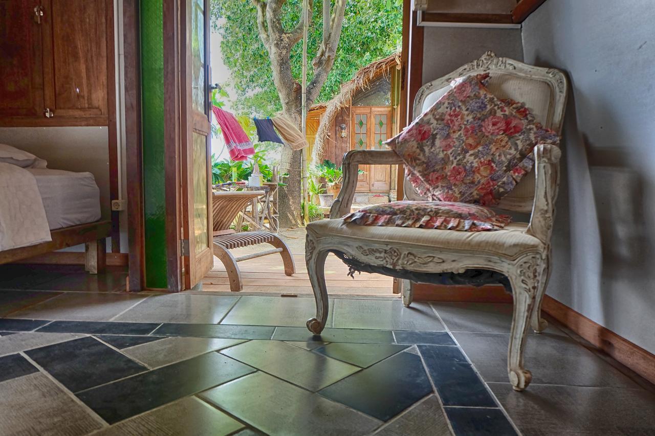 جيبارا Villa Isabella Putri B&B المظهر الخارجي الصورة