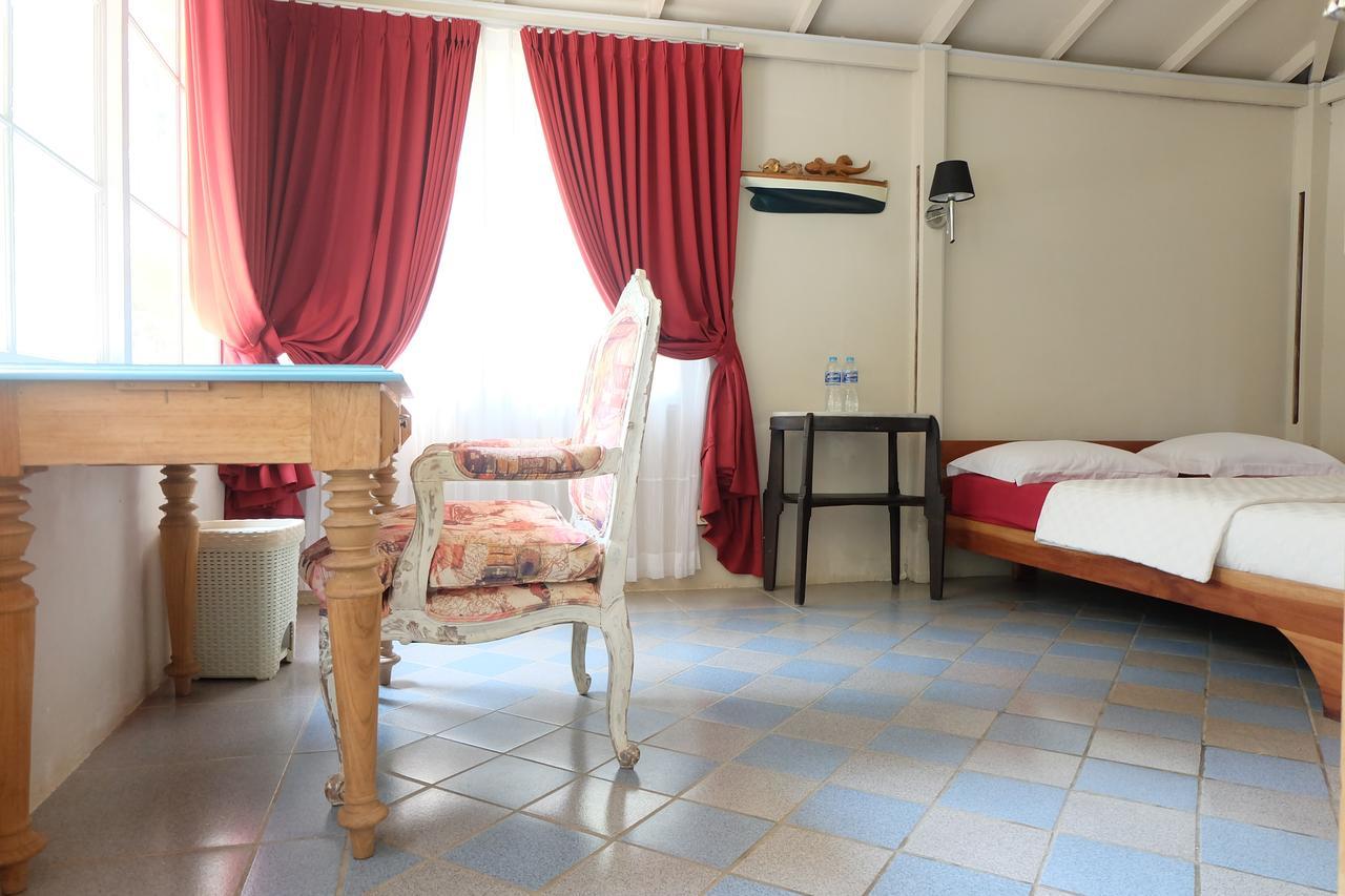 جيبارا Villa Isabella Putri B&B المظهر الخارجي الصورة