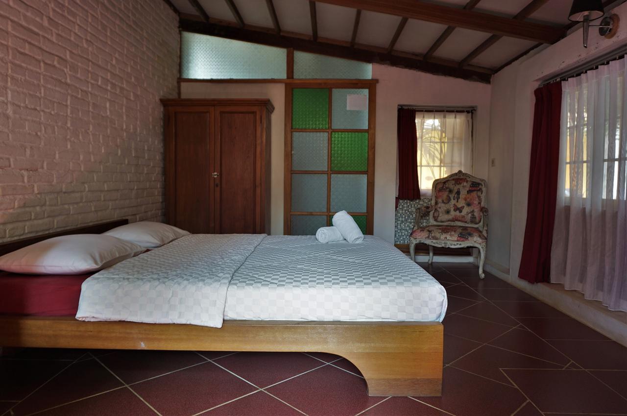 جيبارا Villa Isabella Putri B&B المظهر الخارجي الصورة