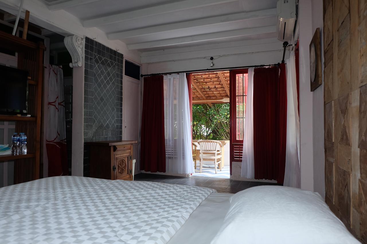 جيبارا Villa Isabella Putri B&B المظهر الخارجي الصورة