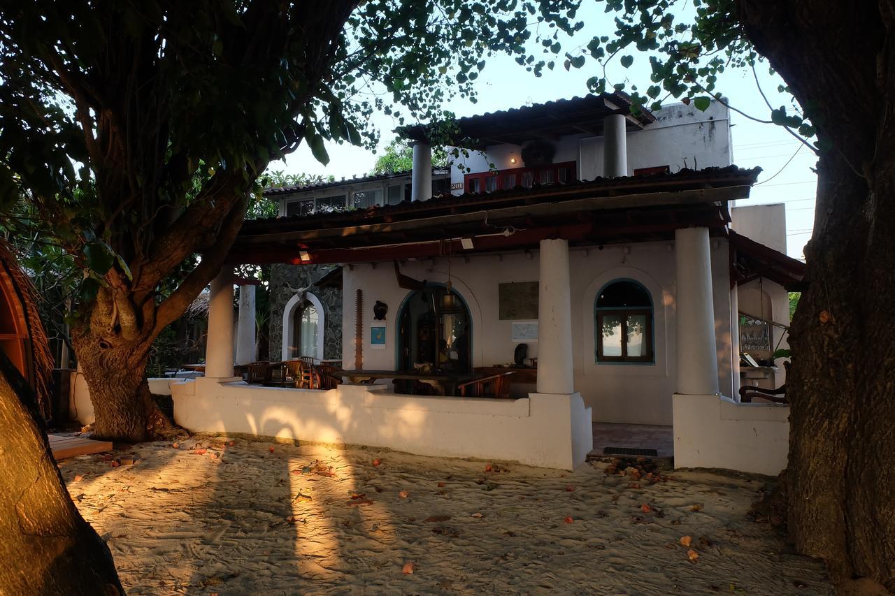 جيبارا Villa Isabella Putri B&B المظهر الخارجي الصورة